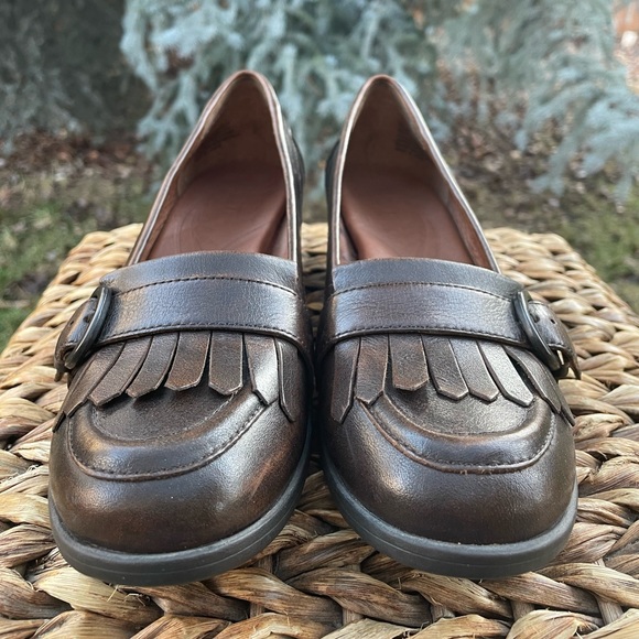 NWOT Born Lissette Brown Leather Slip On Block Heel Penny Loafers Women size 7.5 - Picture 2 of 10
